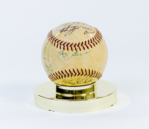 1959 New York Yankees Team Signed Baseball (17 Sigs)